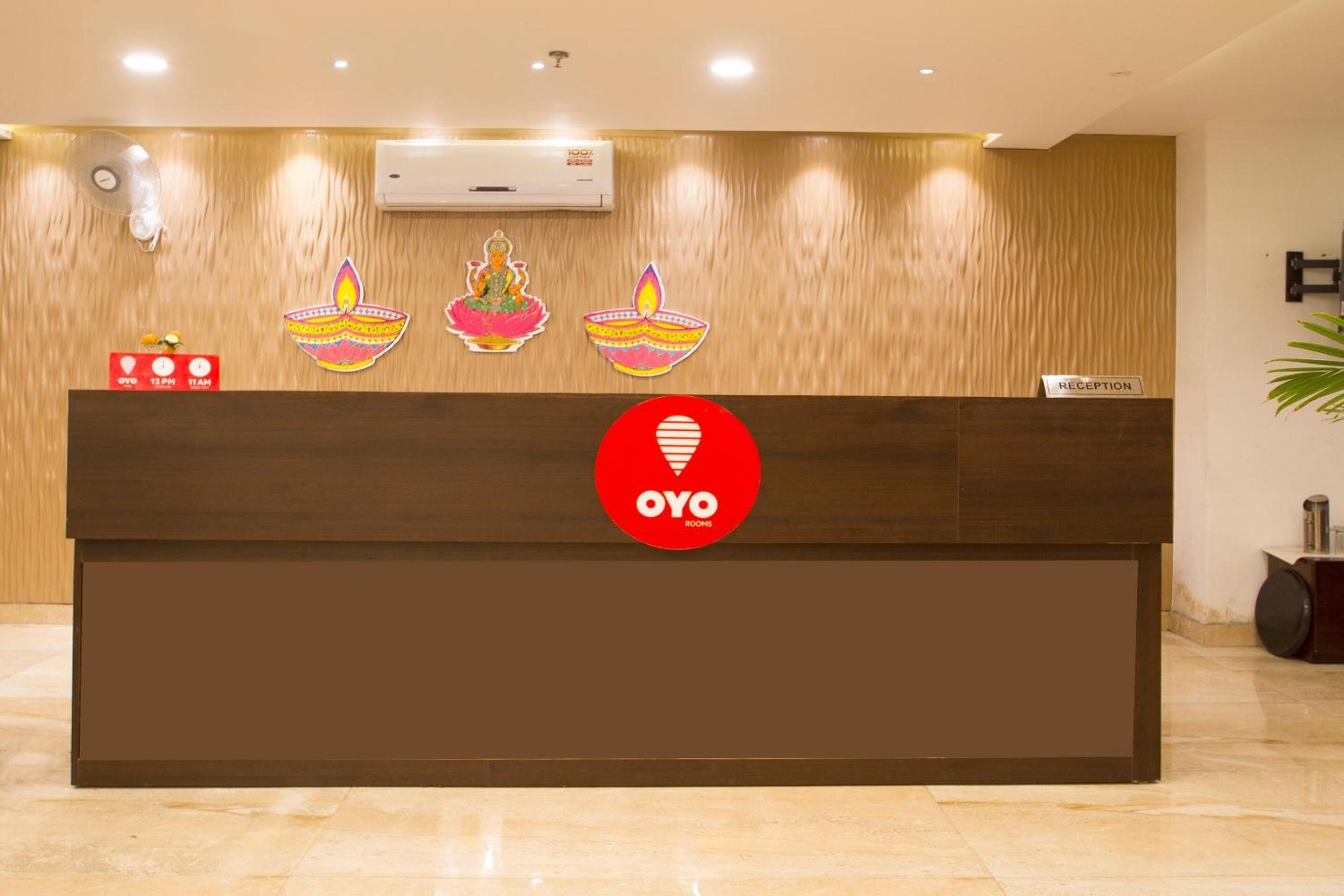 Oyo 10225 Hotel Sree Chandana 11/50
