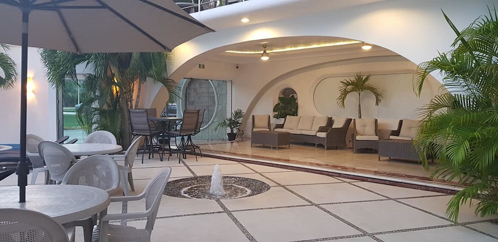 Hotel Blue Star Cancun 10/50