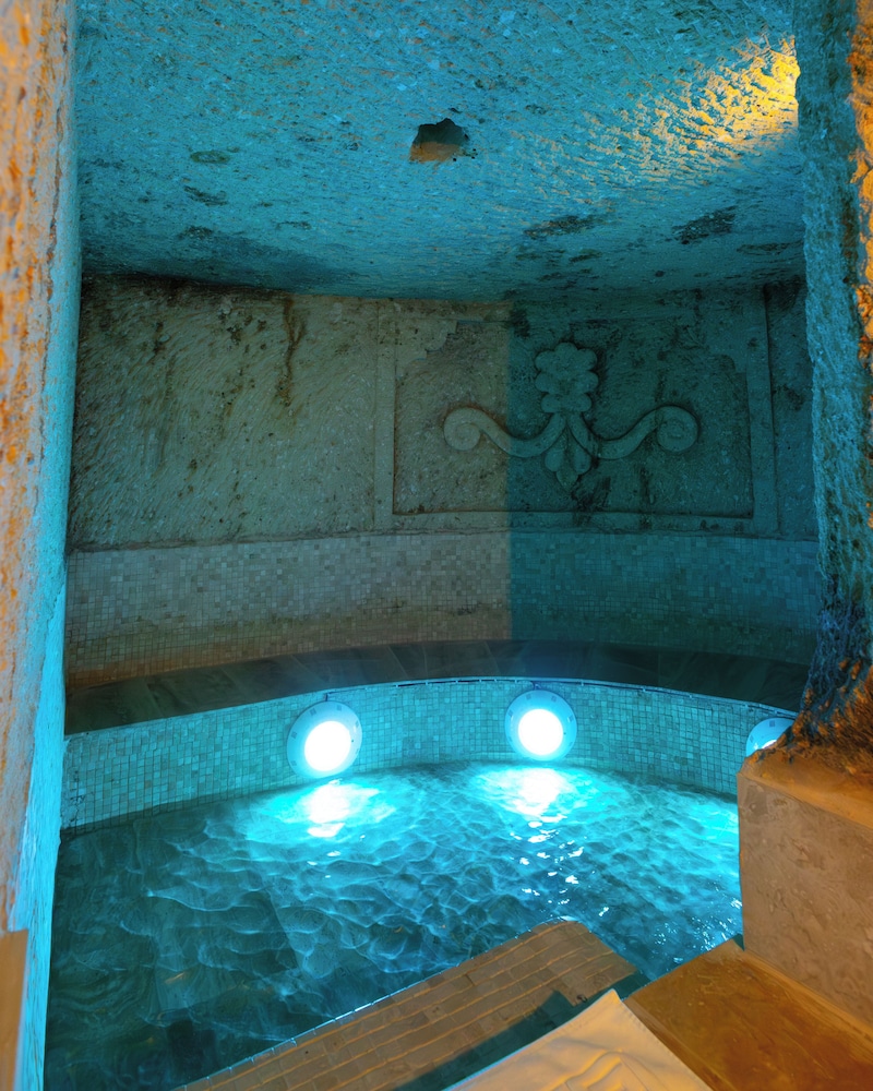 Bayar Cave Suite 35/60