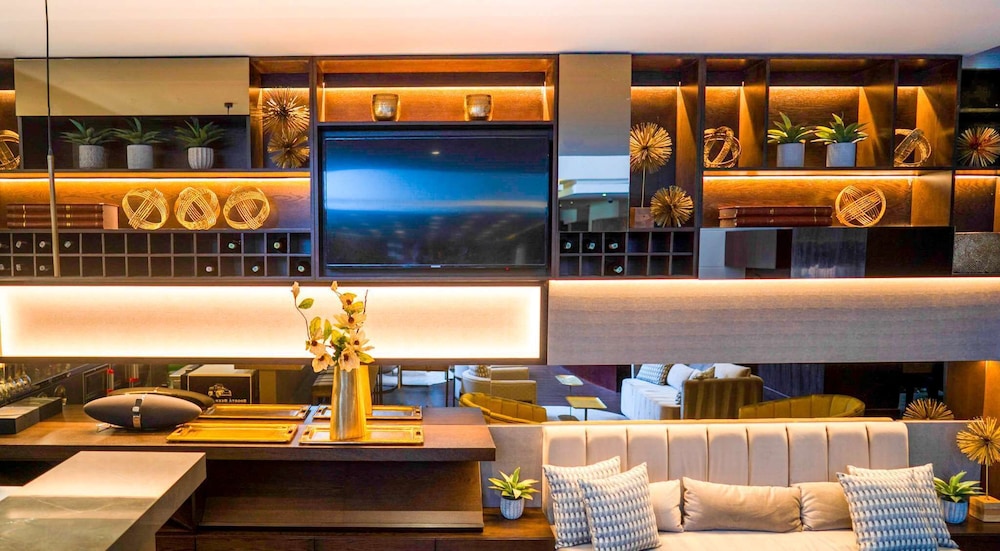 Hotel 93 Luxury Residences 42/69