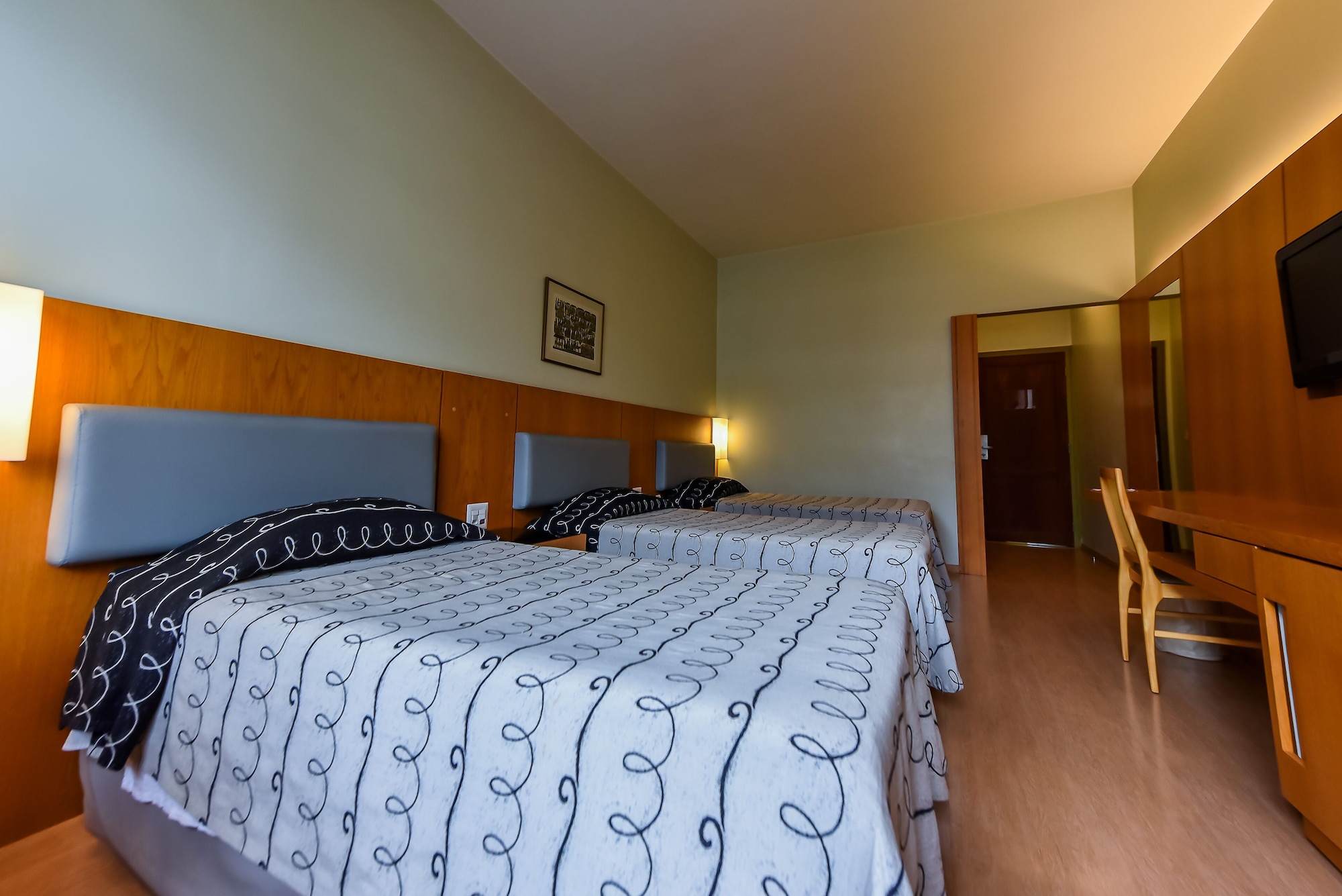 LUXURY, TRIPLE, ACCESSIBLE