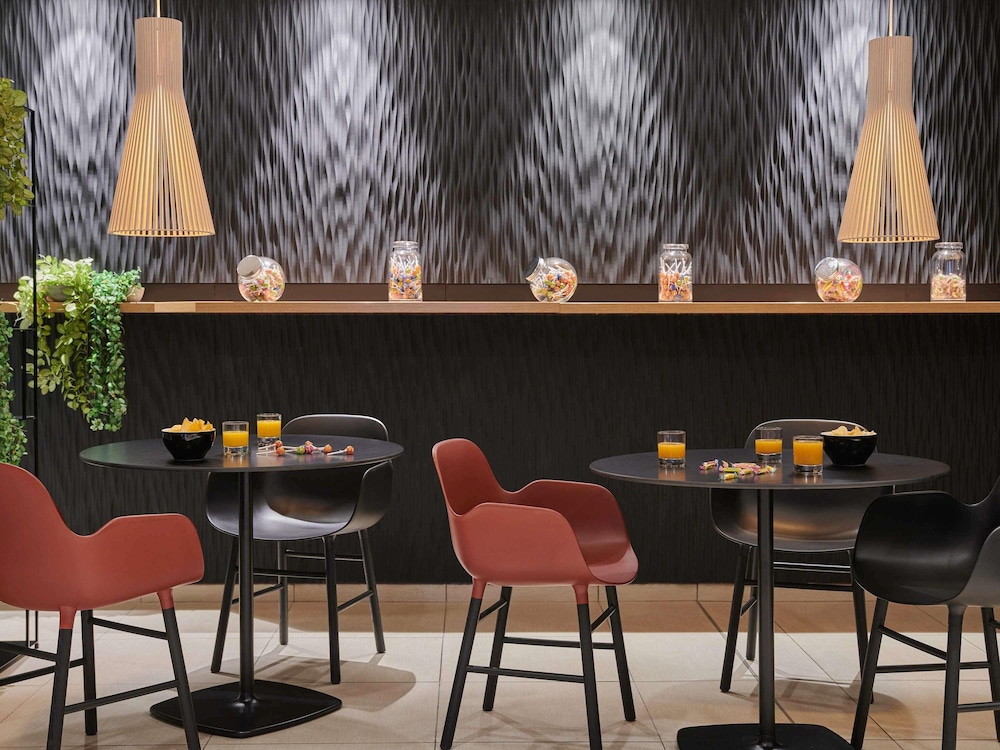 Mercure Paris La Defense 48/66