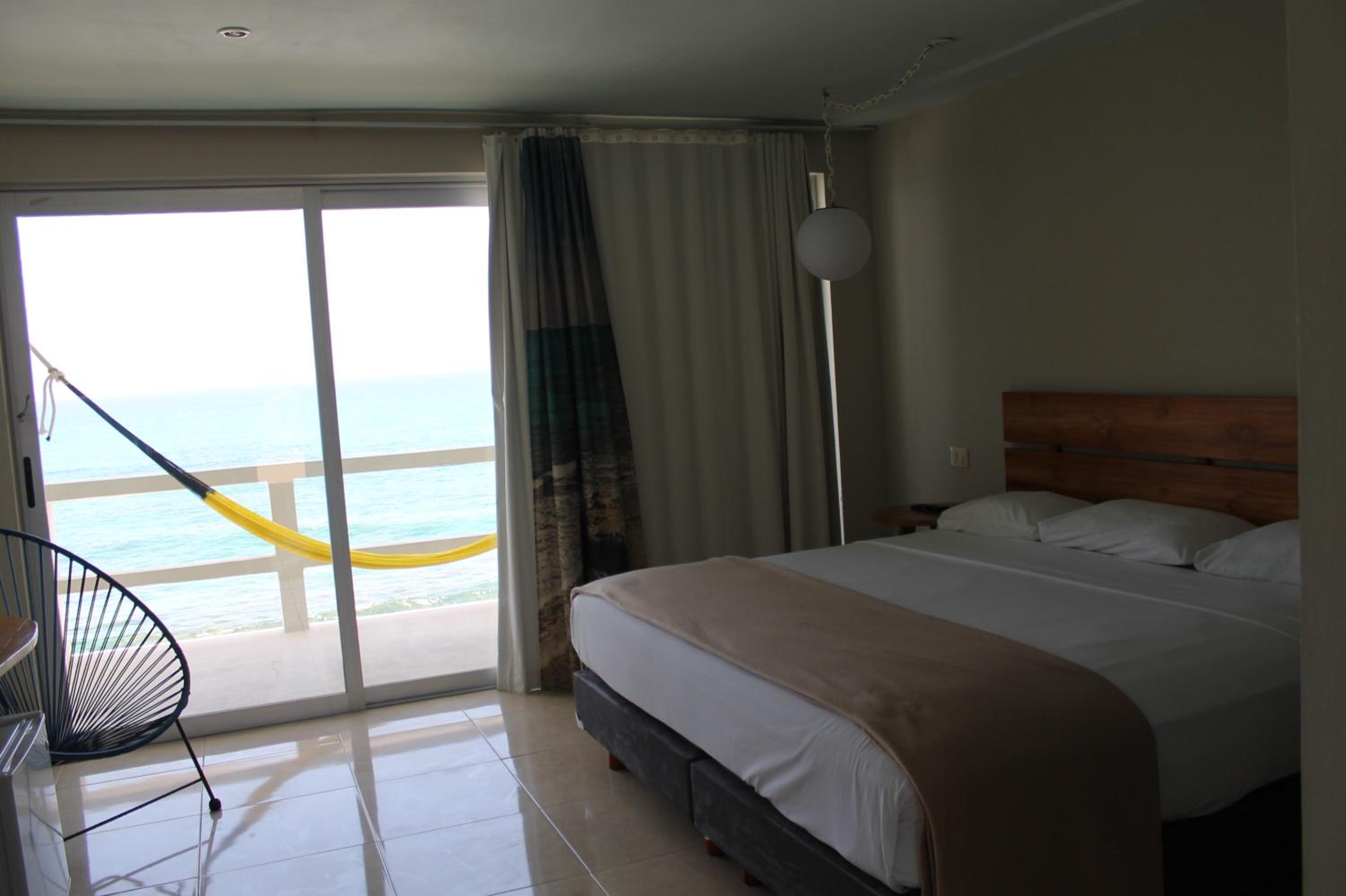غرفة بسرير كينج بإطلالة على البحر، Hotel Rocamar Isla Mujeres 3/10