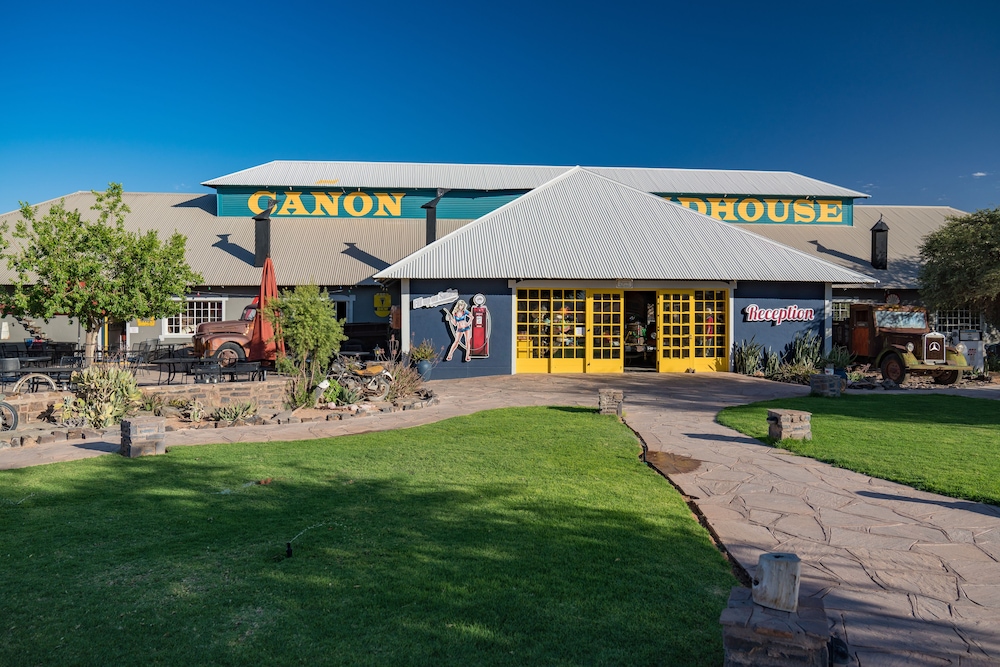 Canyon Roadhouse 41/43