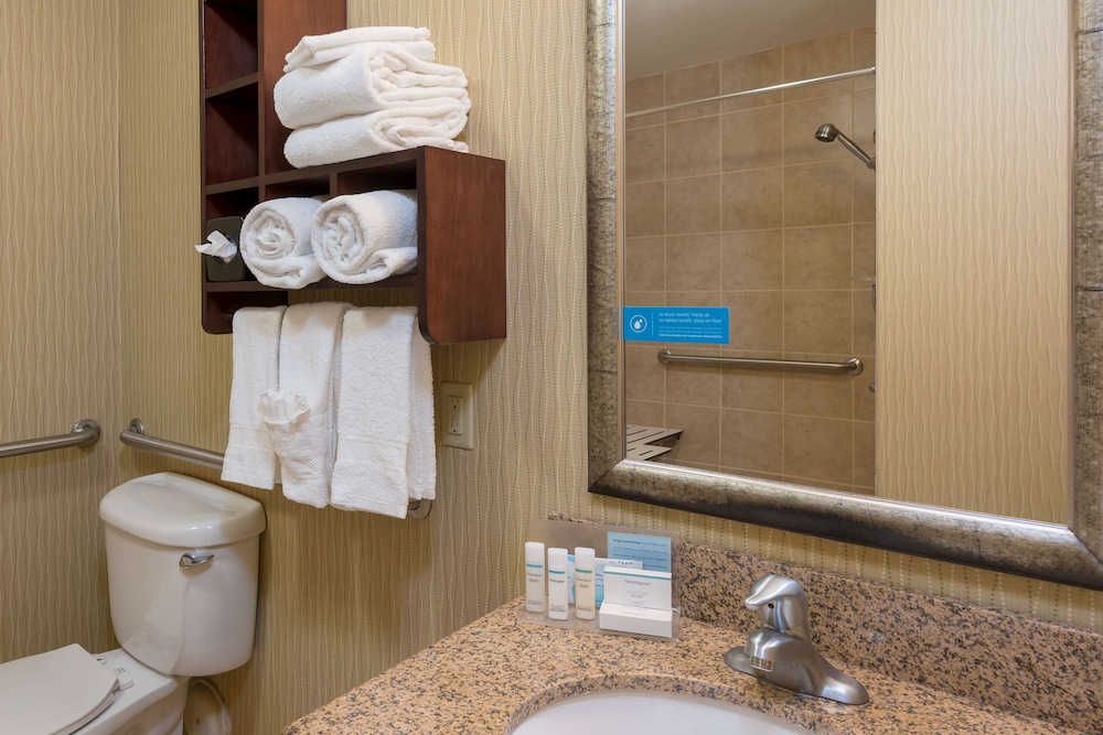 Hampton Inn East Lansing 7/45