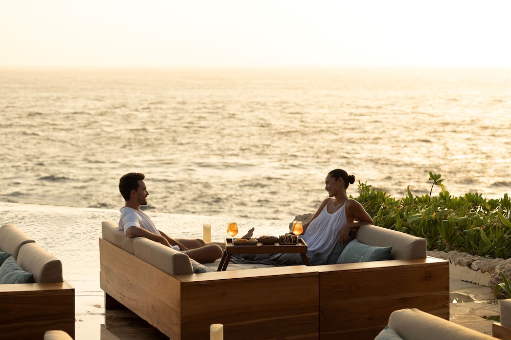 ARNA Suites and Ocean Lounge 5/46