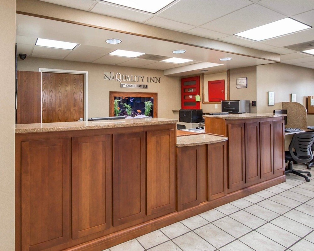 Quality Inn Merchants Drive 12/42