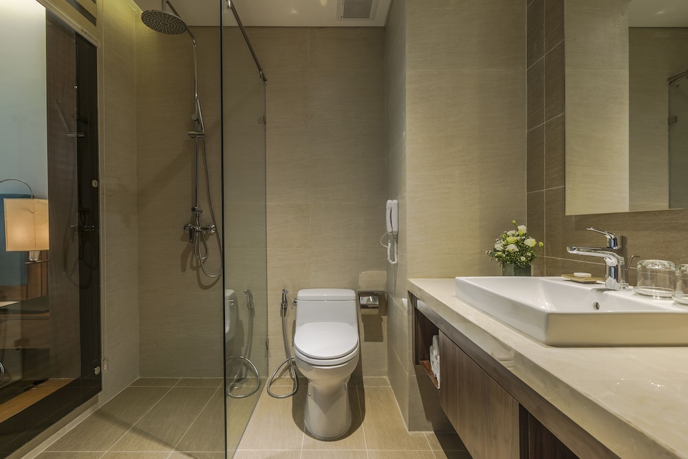 Maximilan Danang Beach Hotel 44/48