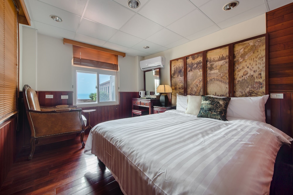 Superior, Double Bed, Lateral Side Sea View