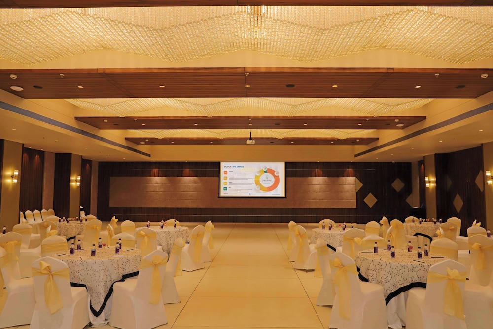 Golden Tulip Candolim Goa 14/77