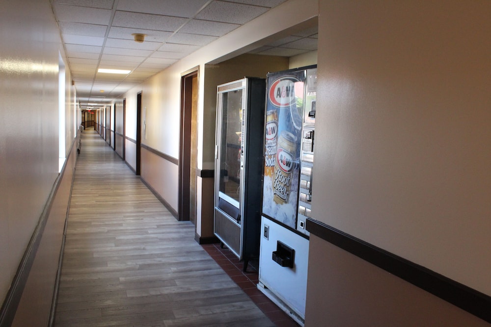 Bellevue Hotel & Suites 12/66