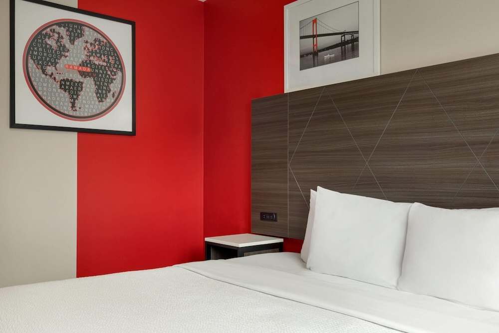 Ramada by Wyndham Brooklyn Empire Blvd photo3