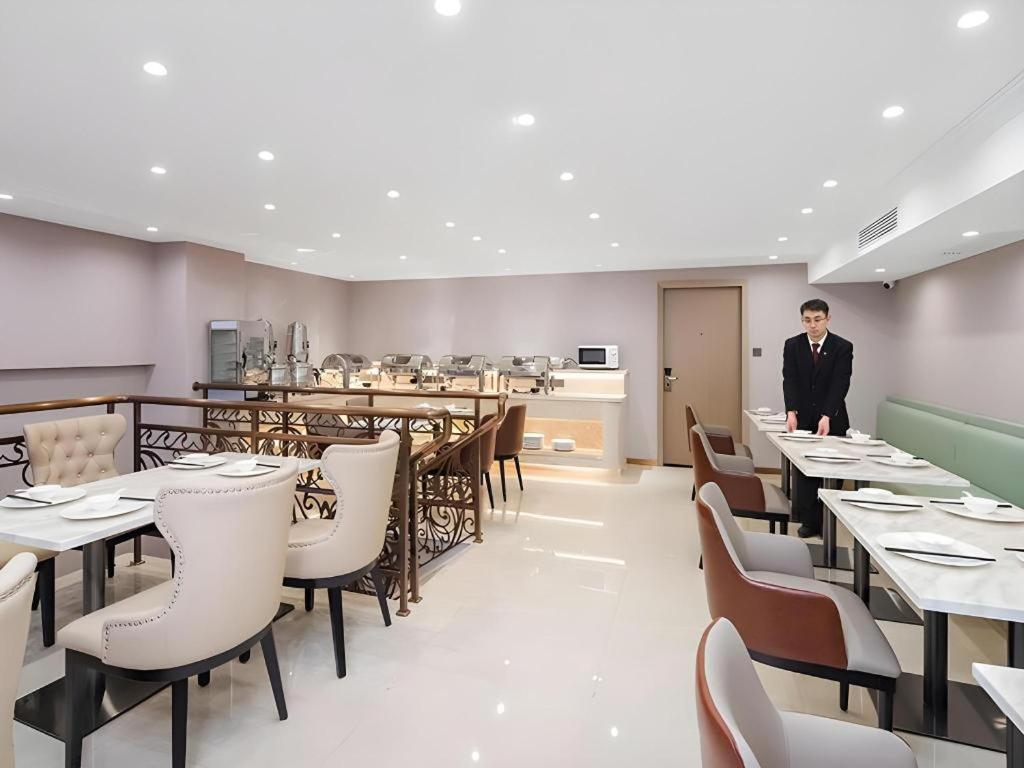 Vienna Hotel (Tianjin Jinzhong Street store) 46/54