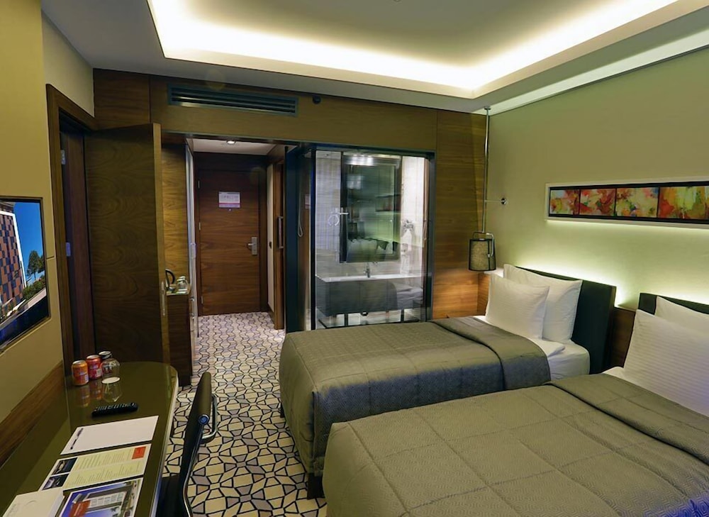 Grand Harilton Hotel 13/65