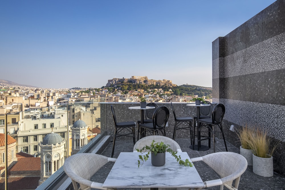 The Pinnacle Athens 41/50