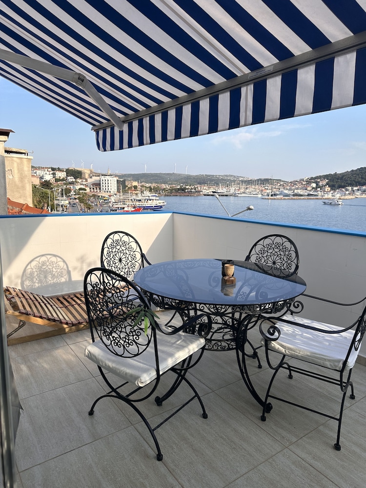Larimar Boutique Hotel 25/50