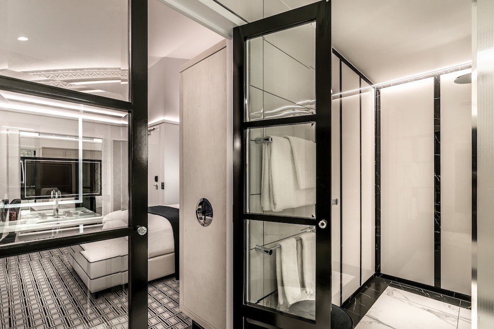 Royce Hotel 22/60