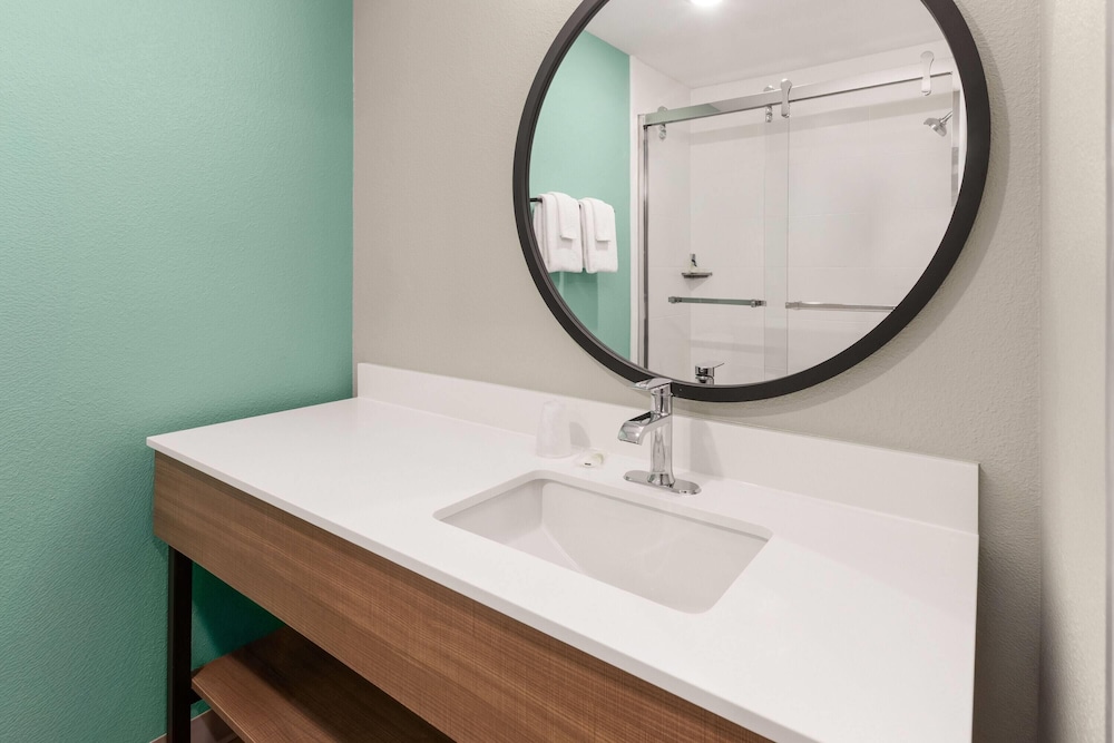 ECHO Suites Extended Stay by Wyndham Houston Pasadena Fwy Pl 56/59