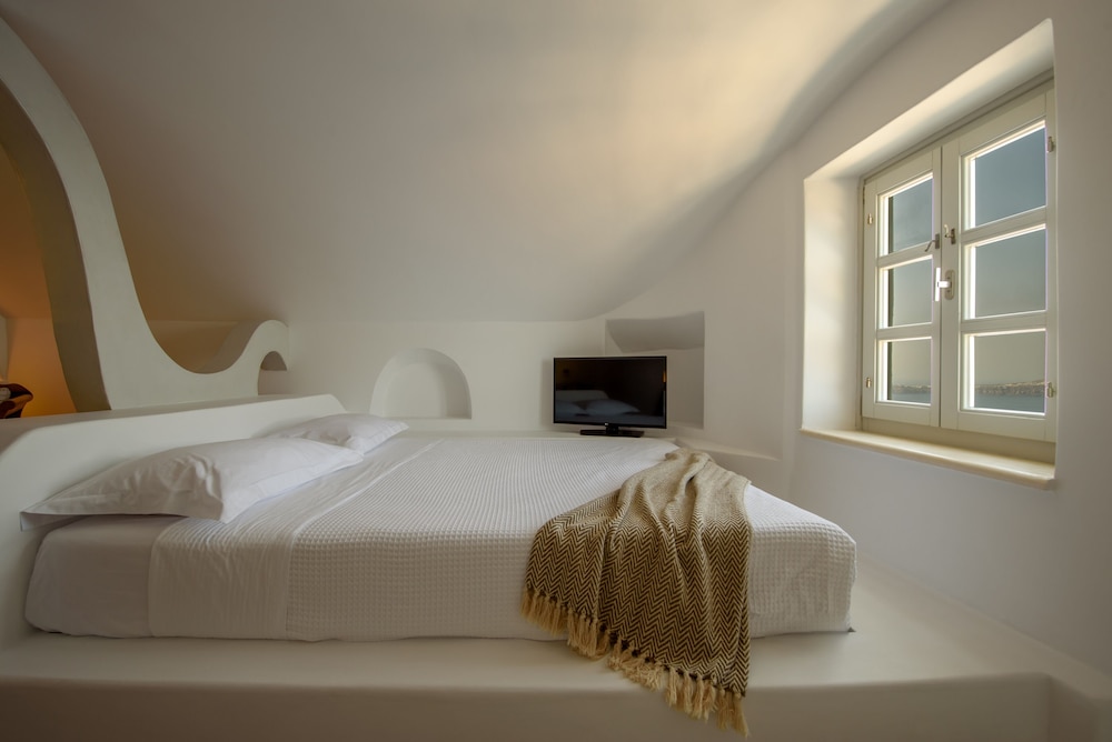 Nefeles Luxury Suites 11/49