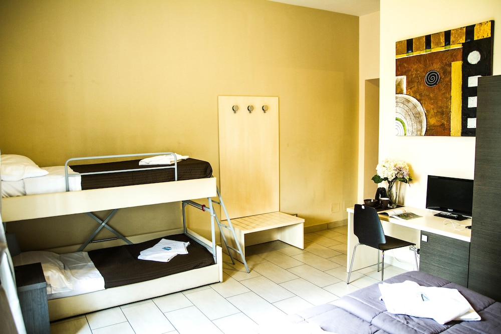 Mosaic Guest House 52/53