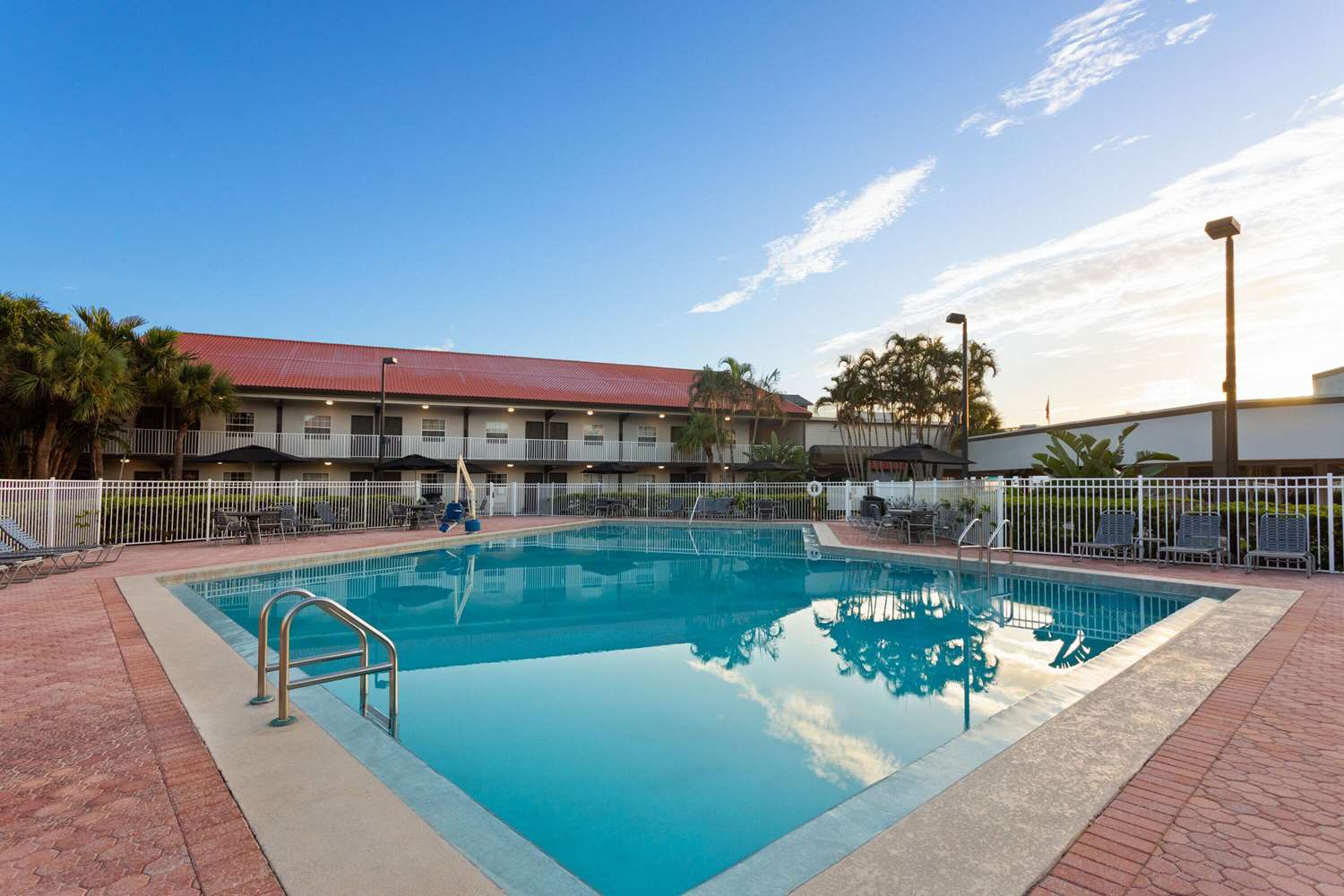 La Quinta Inn By Wyndham Cocoa Beach Port Canaveral 25/57