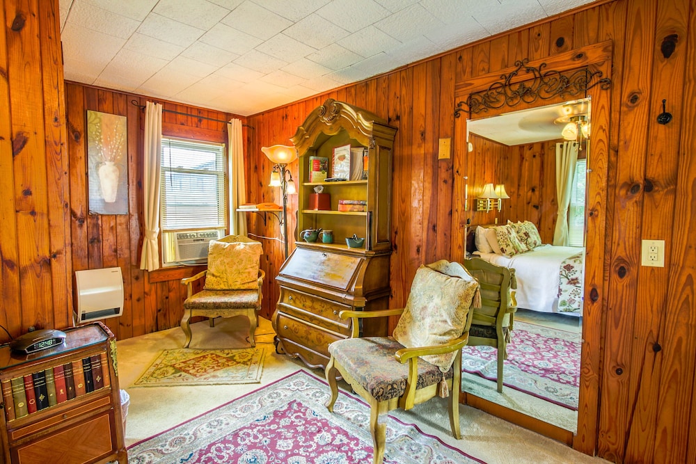 Mountainaire Inn and Log Cabins 28/50