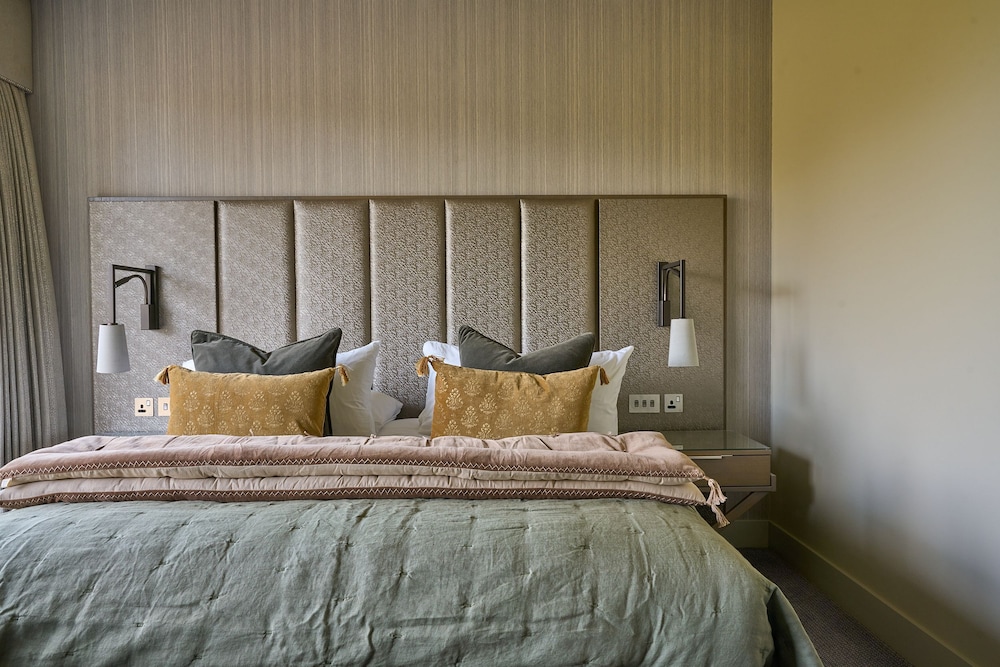ESTATE, KING BED