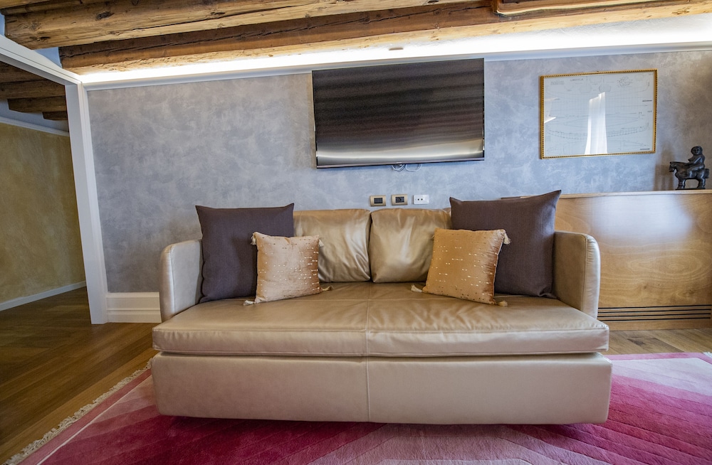 Ego Boutique - The Silk Road 29/50