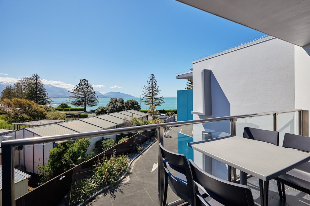 Waves On the Esplanade Apartments 30/48