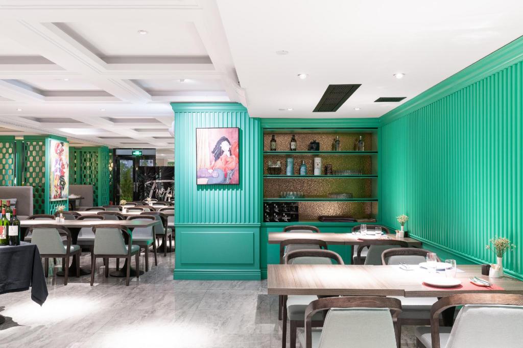 Rezen Longuu Hotel (Zhaoqing Qixingyan scenic spot store) 28/48