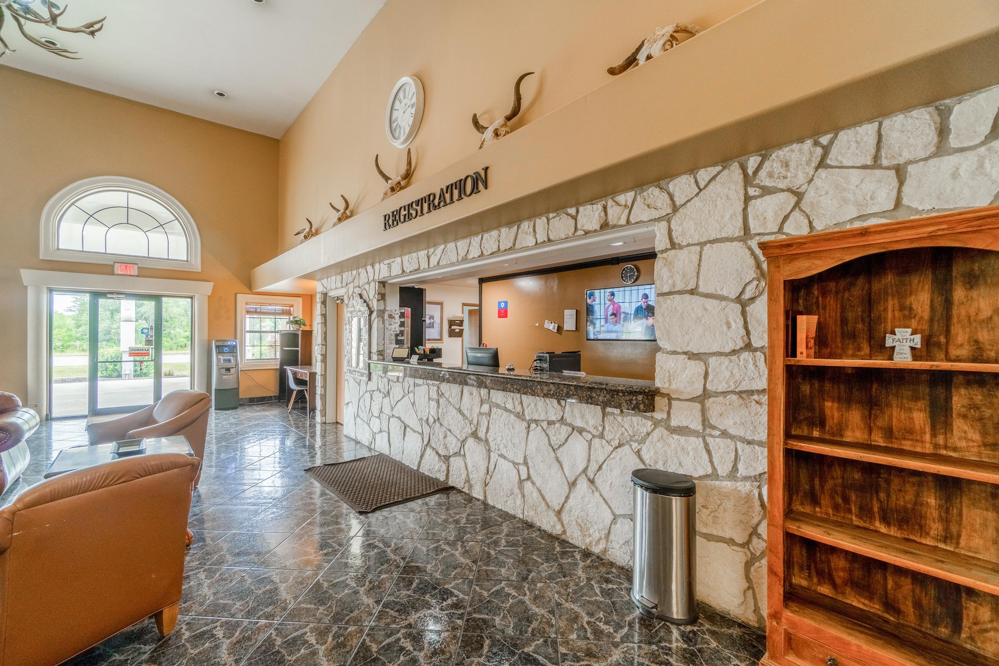 Days Inn & Suites by Wyndham Beeville 4/42