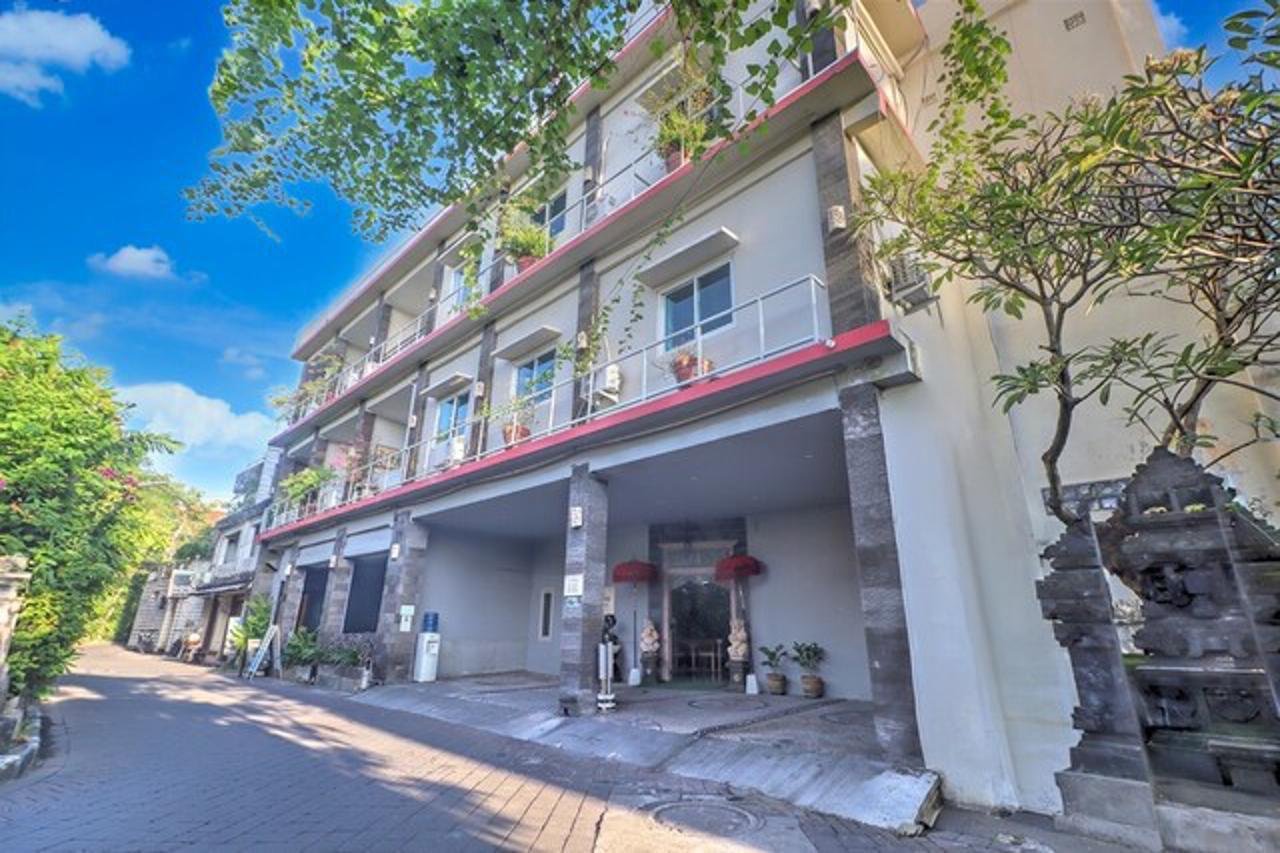 Townhouse Oak Sus Cottage Near Legian Beach in Legian