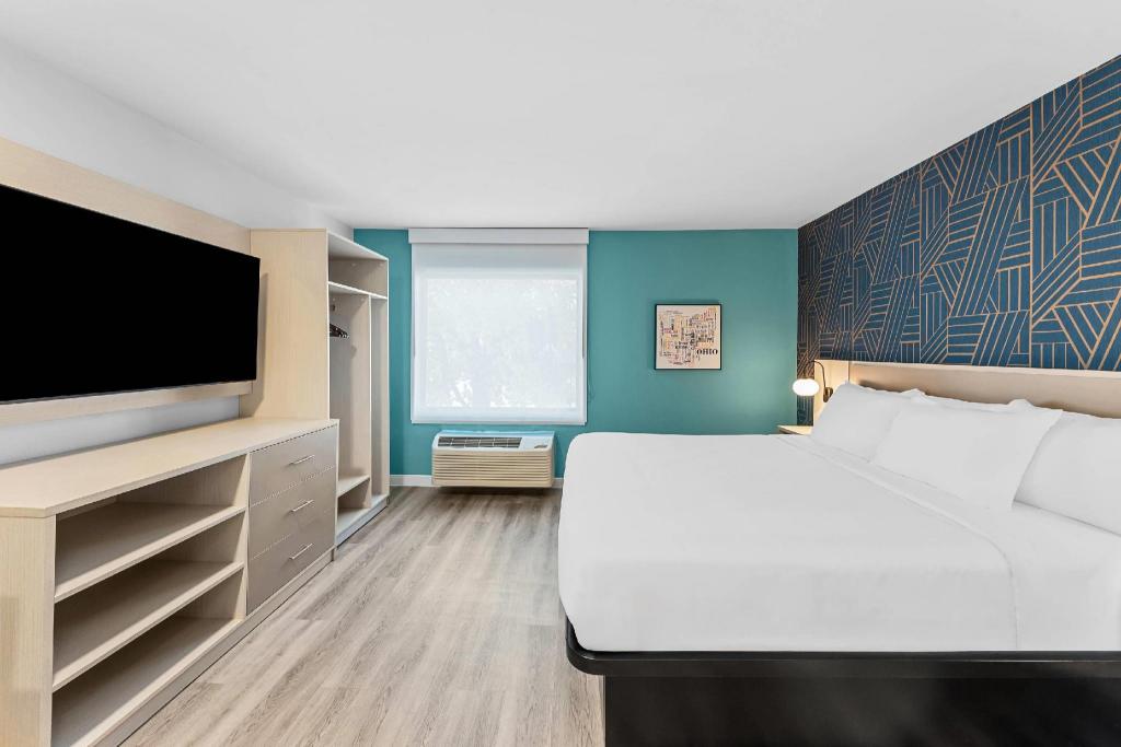 Upgrade, Suite, King Bed