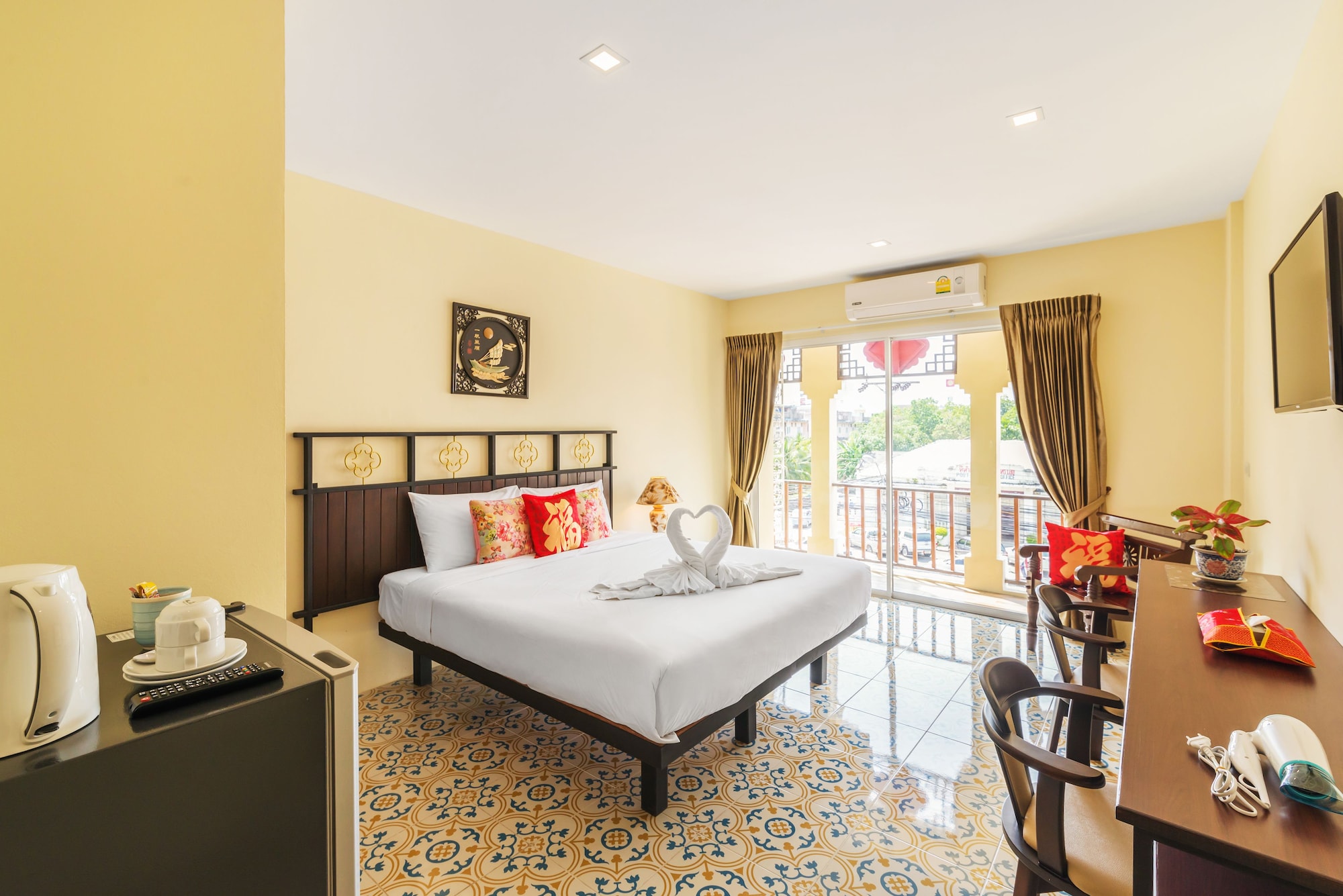 1 BEDROOM, DELUXE, DOUBLE BED, CITY VIEW