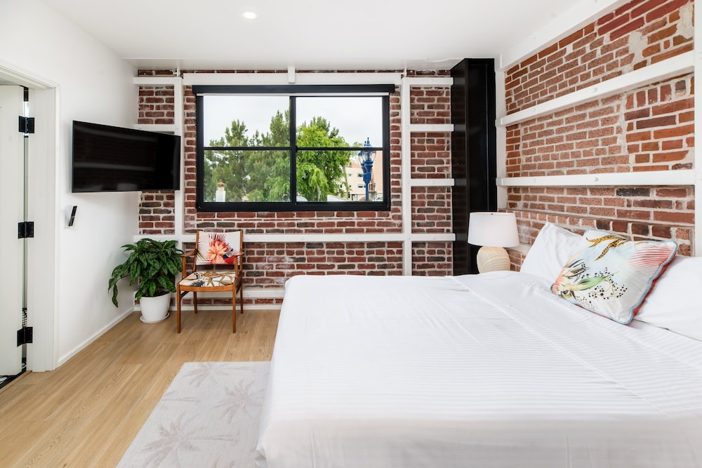 The Brick Hotel 12/50