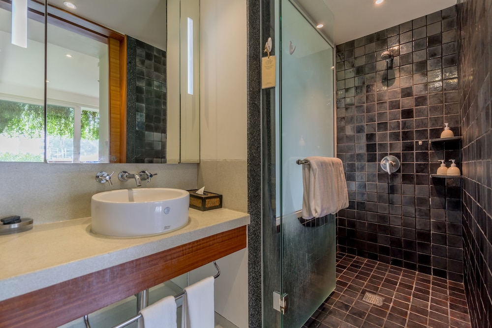 THE CHAVA RESORT 52/58