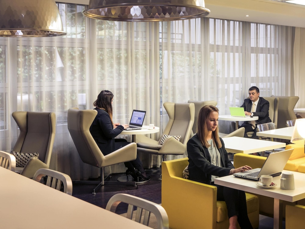 Mercure Paris Massy Gare TGV 67/76