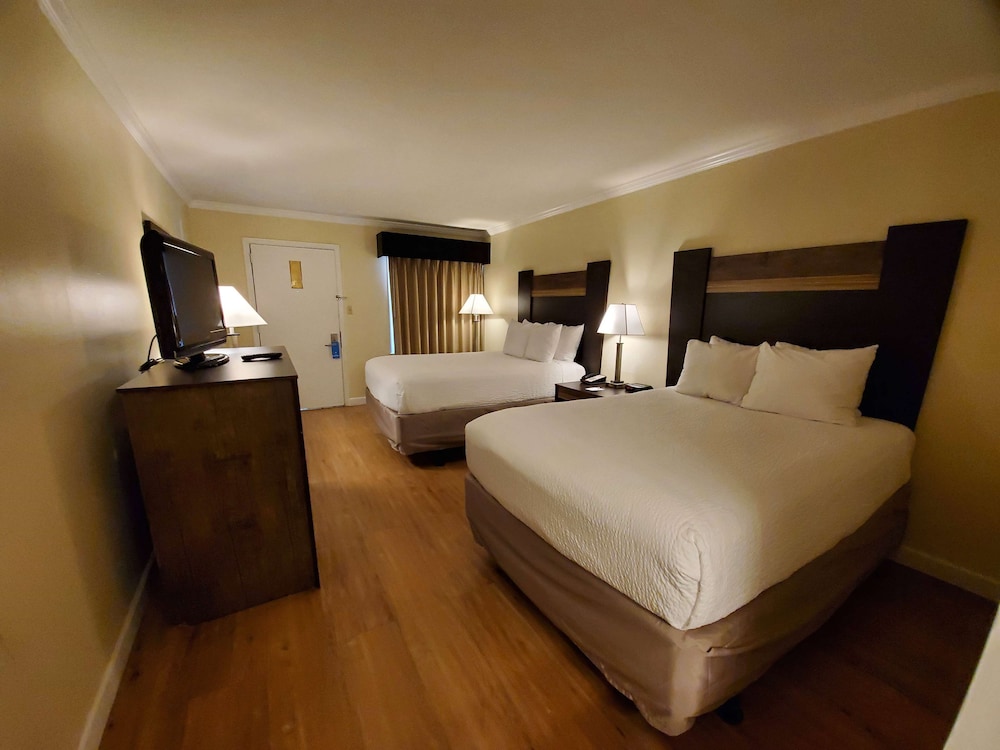 Days Inn by Wyndham Wilmington Brandywine 11/33