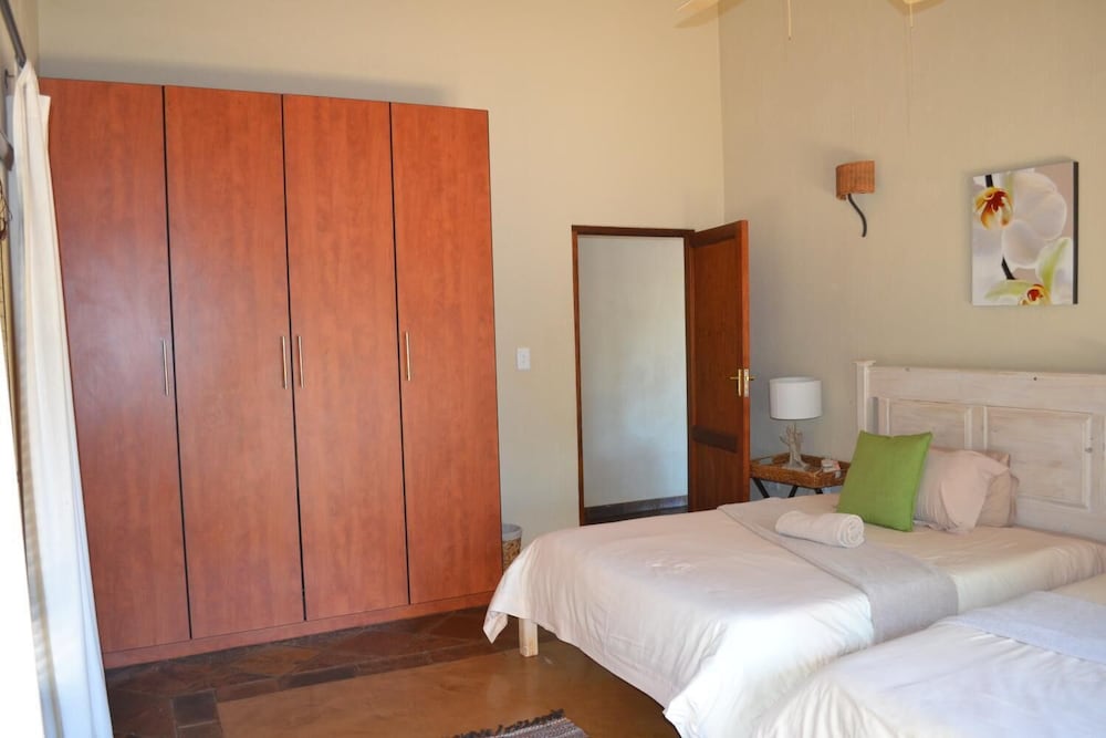 Makhato 84 Bush Lodge 9/45