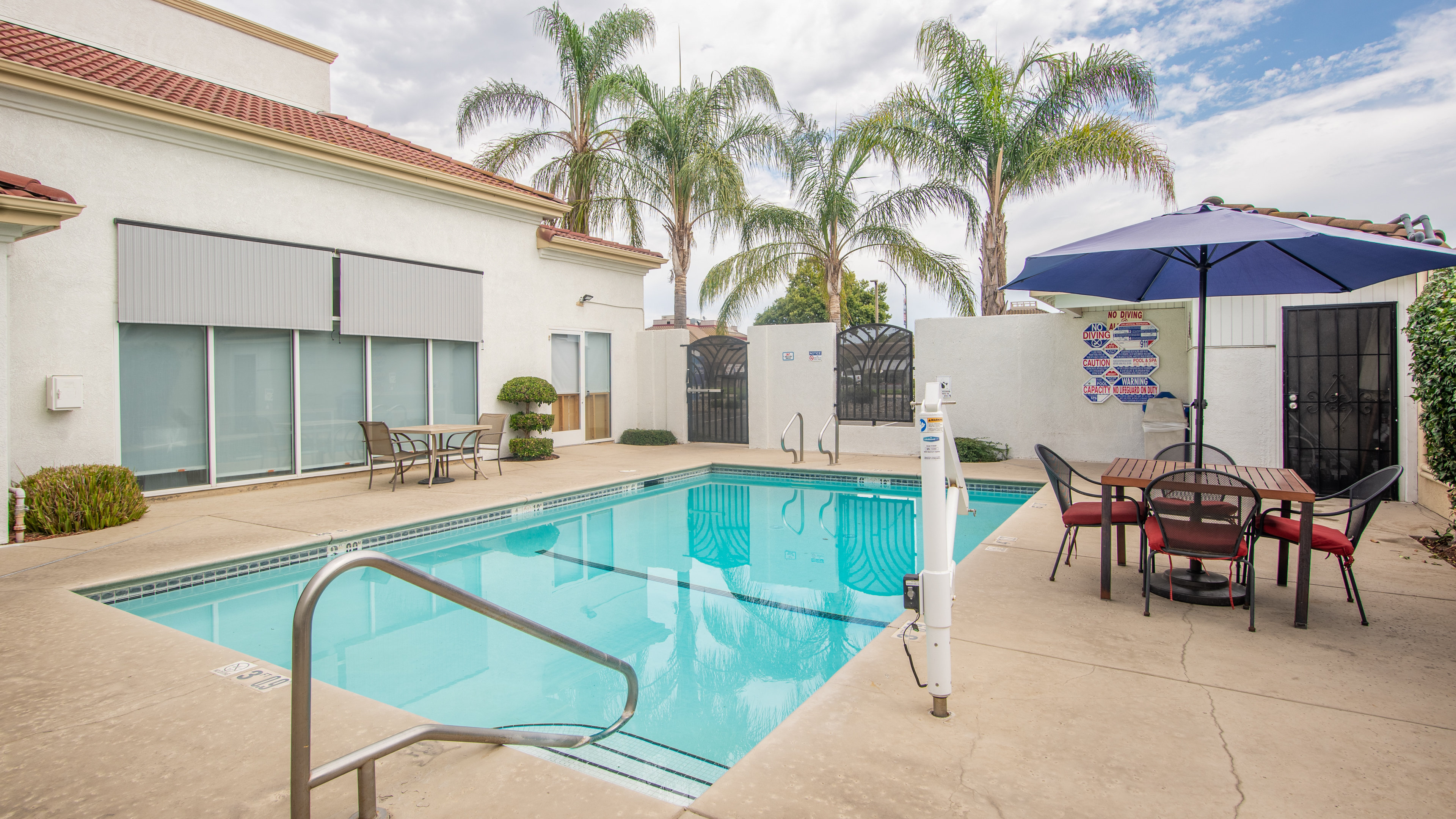 Holiday Inn Express Oakdale 69/72