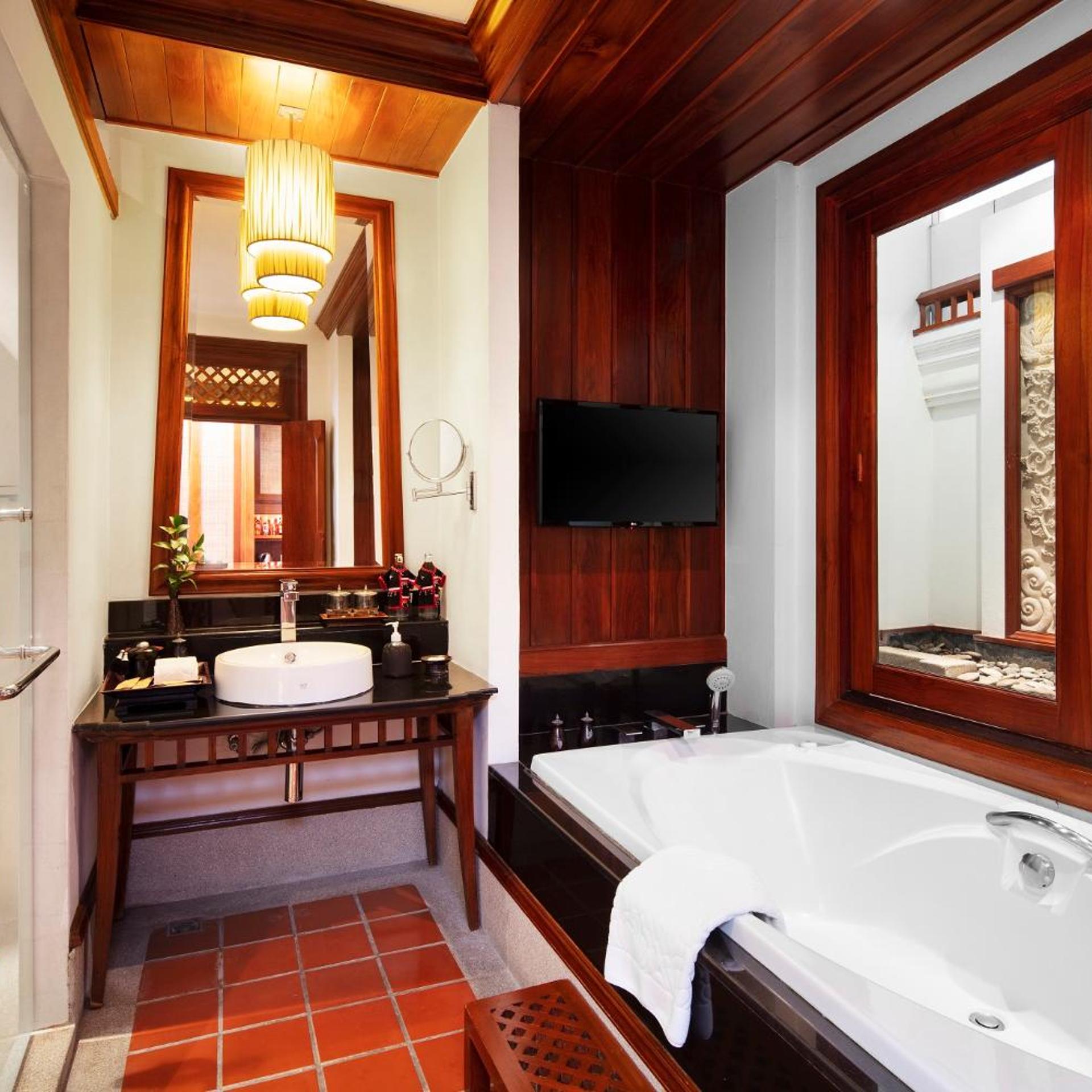 غرفة ديلوكس بسرير مزدوج بحوض استحمام، Ratilanna Riverside Spa Resort Chiang Mai 8/8