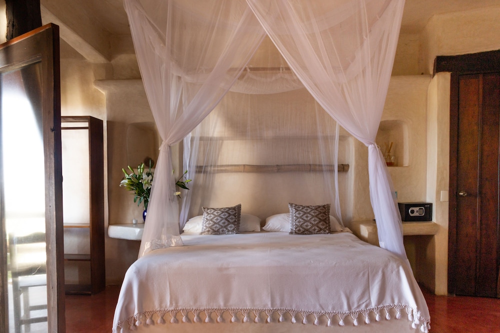 SUPERIOR, KING BED, OCEAN VIEW