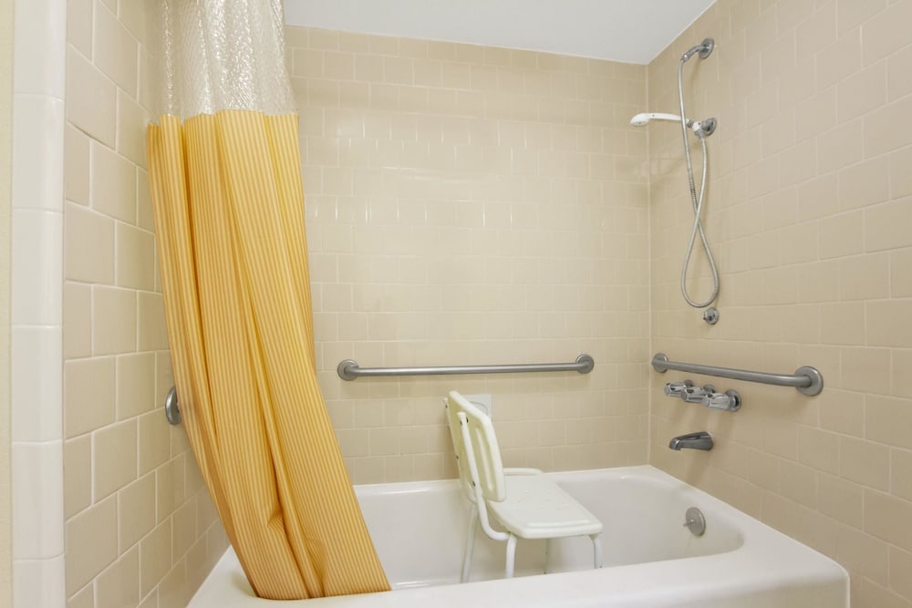 Days Inn by Wyndham Emporia 8/16