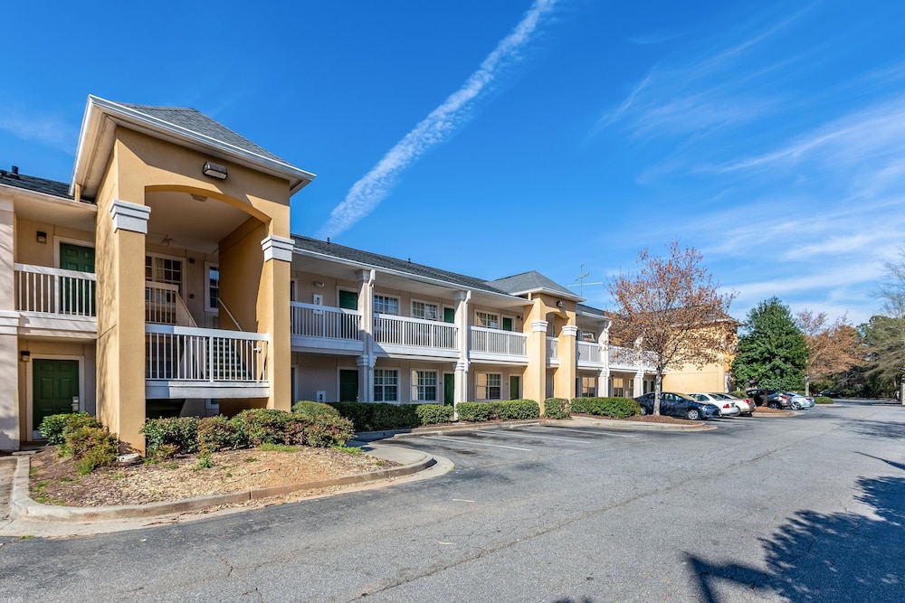 HomeTowne Studios by Red Roof Atlanta NE - Peachtree Corners 7/50