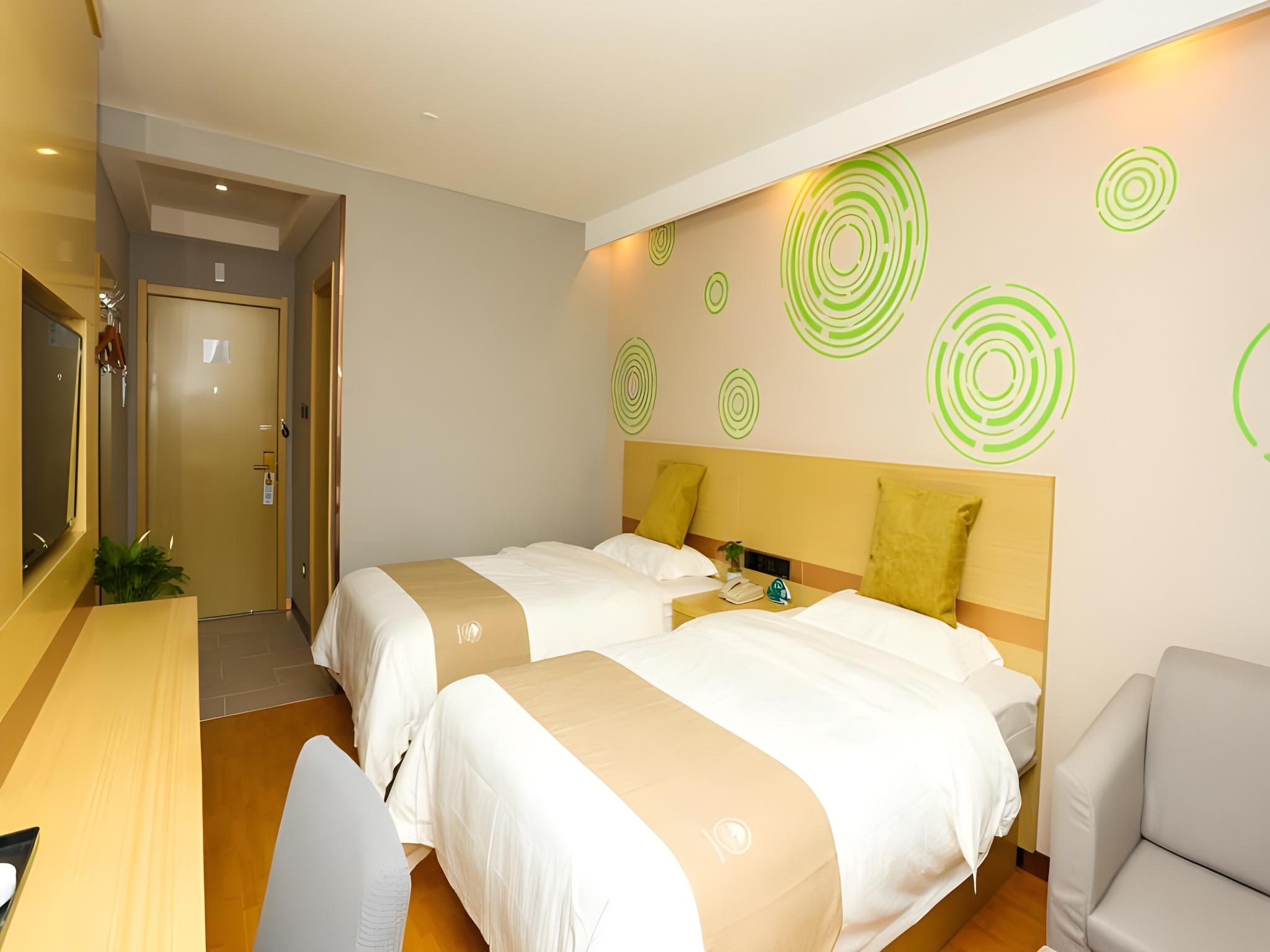 ROOM, TWIN BEDS