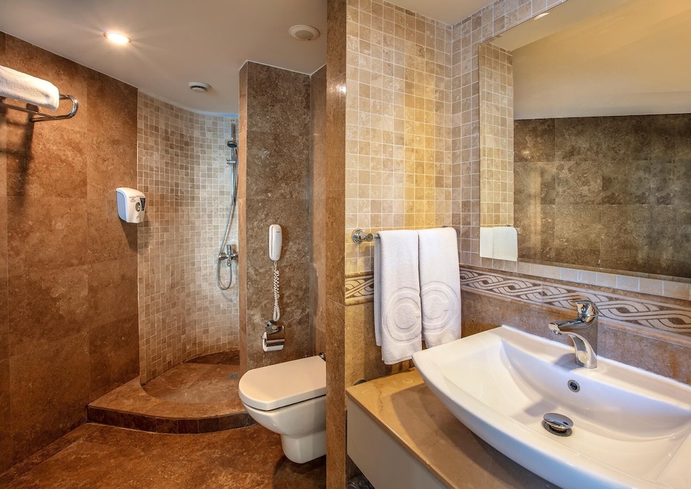 Charisma de Luxe Hotel 50/50