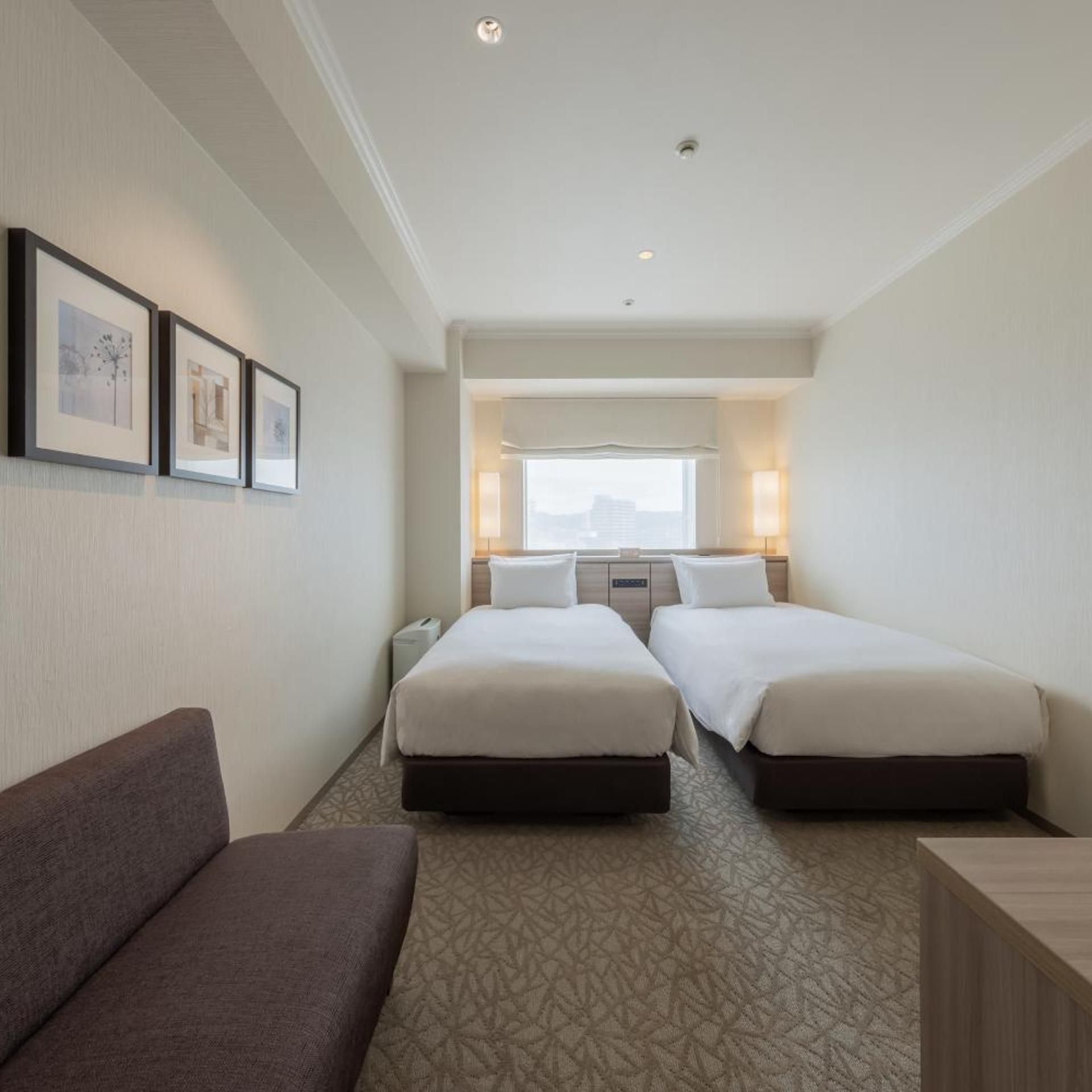 Compact, Twin Beds, Smoking
