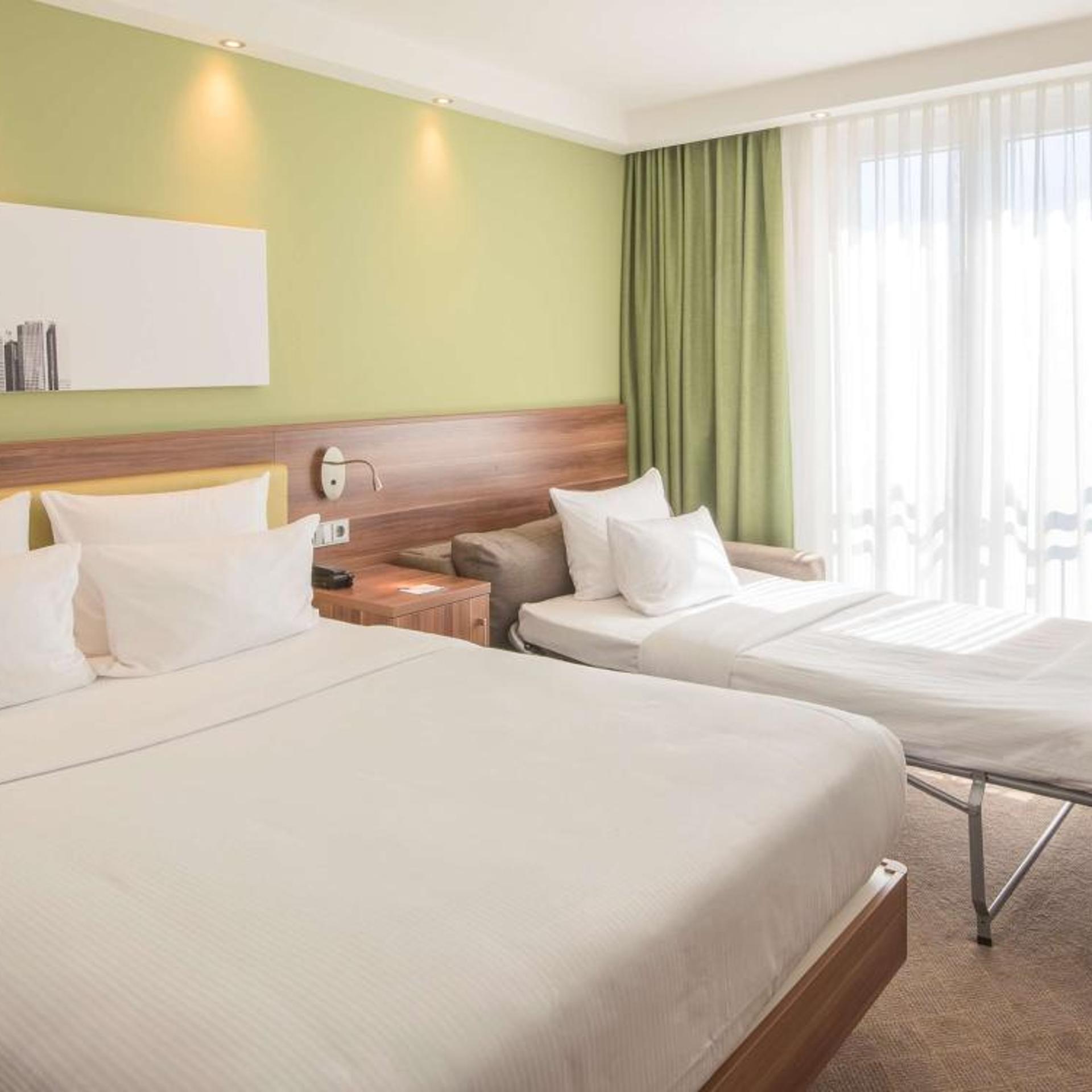 ROOM, QUEEN BED, SOFA