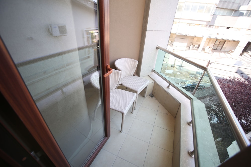 Grand Nora Hotel 46/49