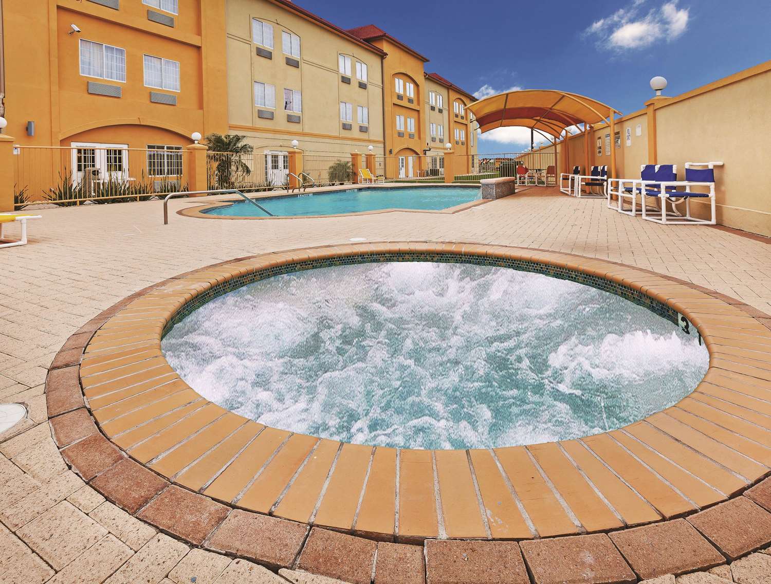 La Quinta Inn Suites Raymondville 19/29
